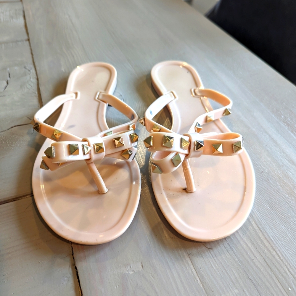 Like new sandals with bow and stuff details